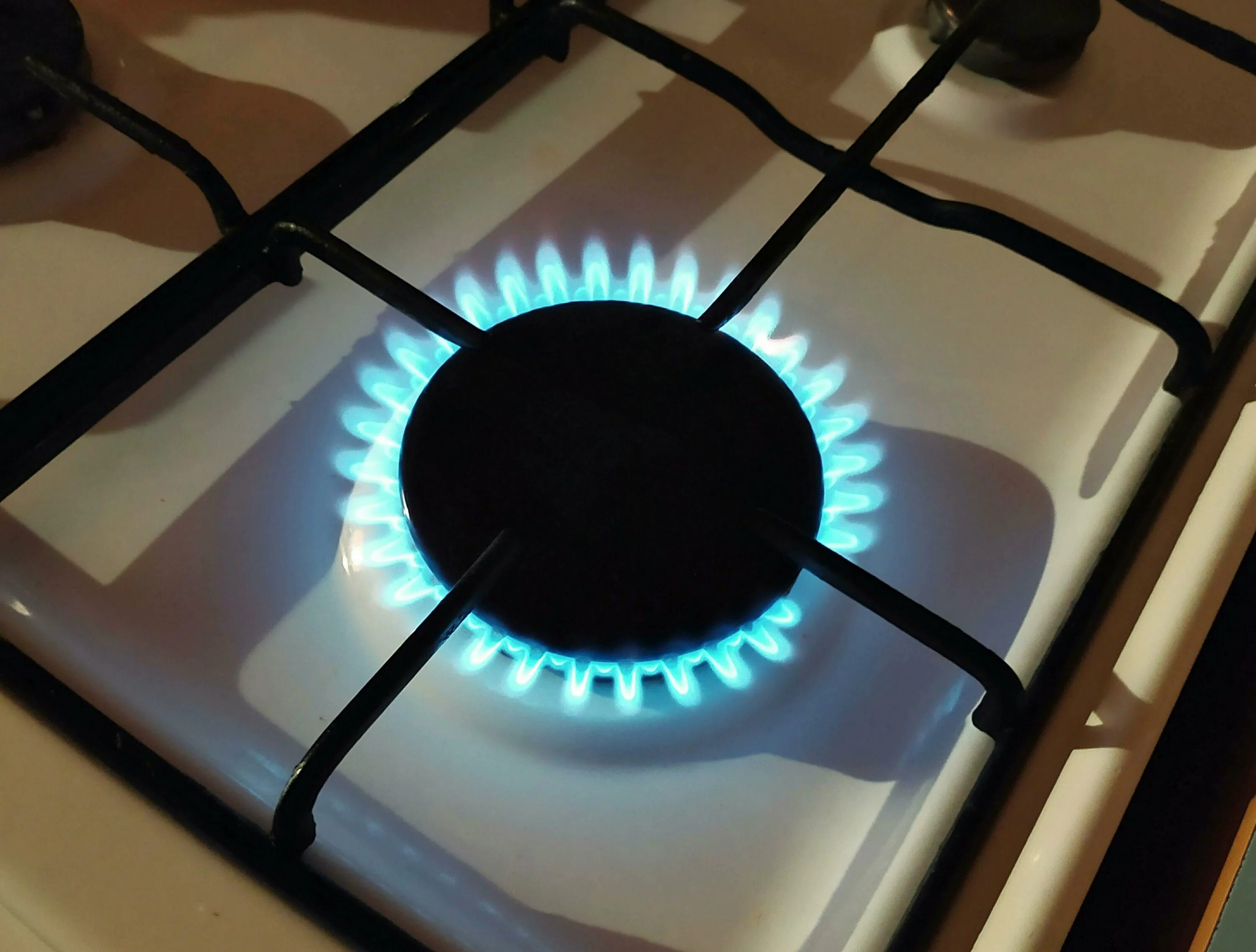 Как включить газовую конфорку