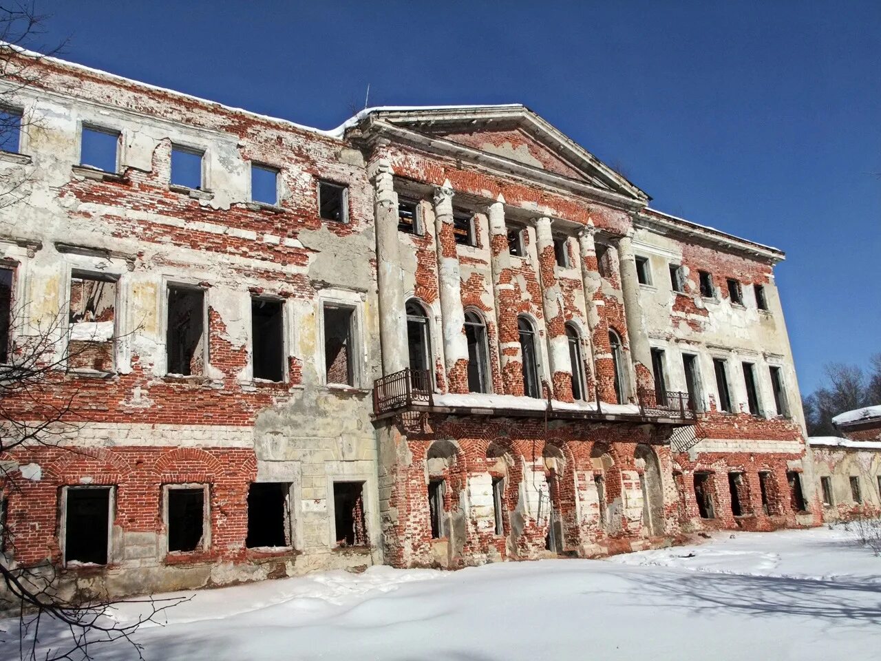 Заброшенная усадьба Гребнево. Усадьба Гребнево Барский. Усадьба Гребнево призраки. Усадьба Гребнево Фрязино.