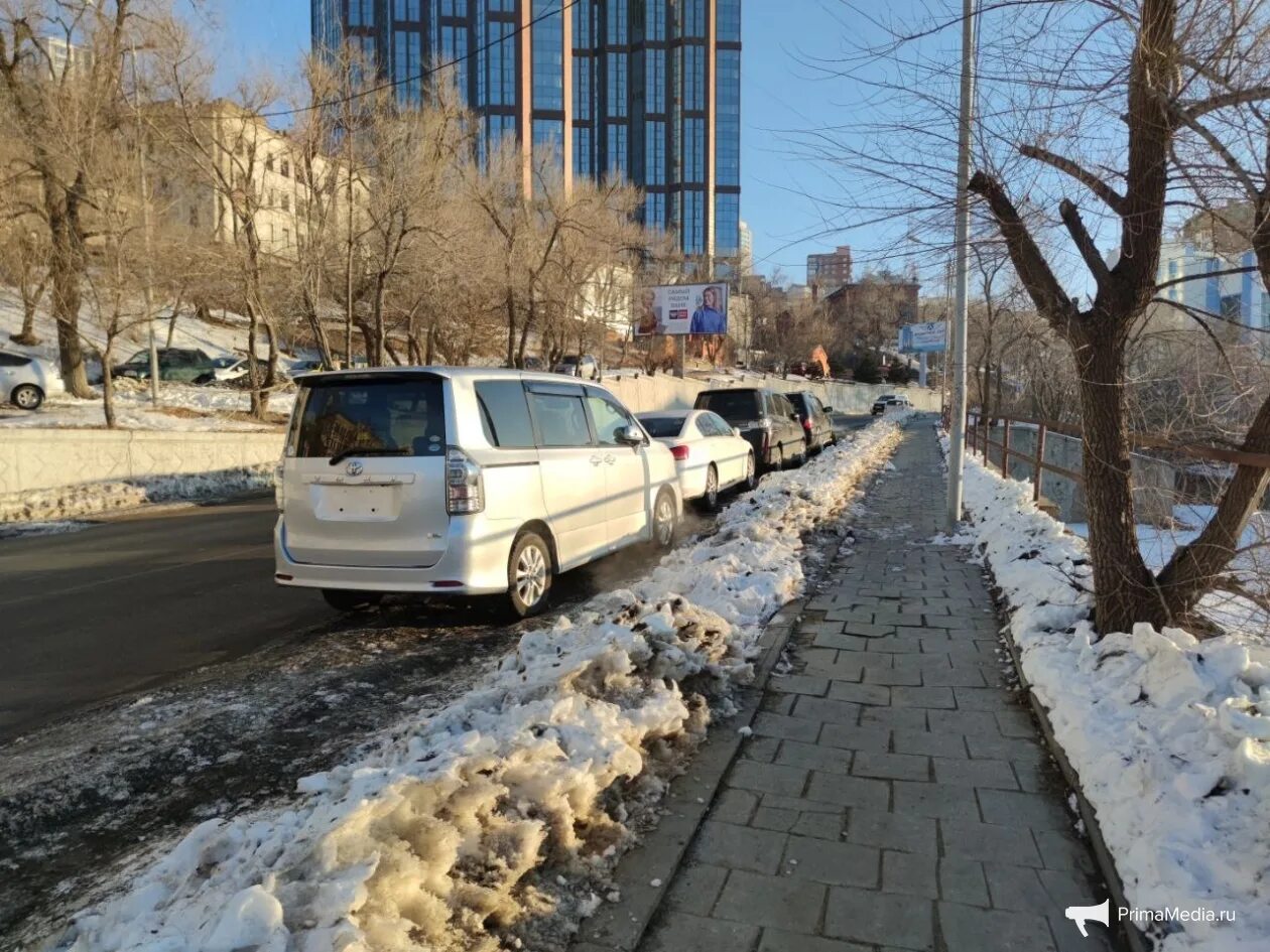 Парковка и стоянка. Платные парковки Владивосток. Гигант парковочные места рядом. Машина без номеров. Без машины во владивостоке