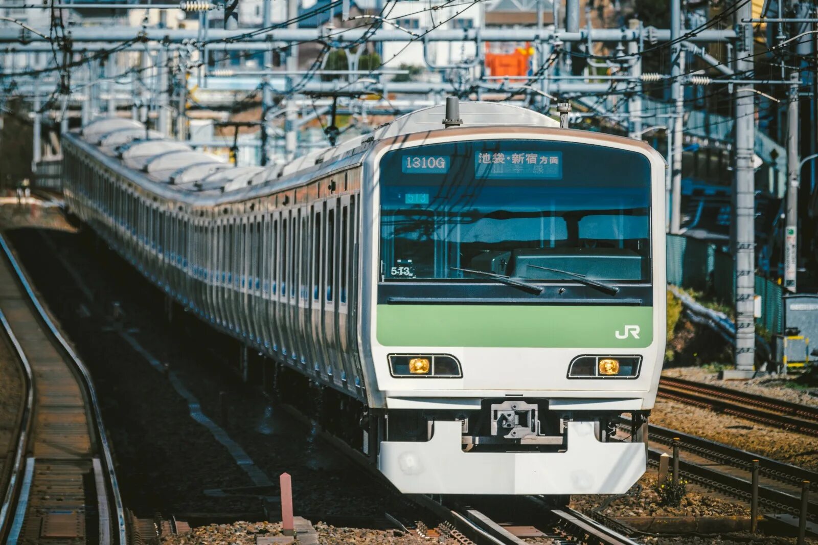Железные дороги японии. Токио поезда Jr. Japan Railways e231-500. Пригородные поезда Японии. Японские железные дороги Синкансен.