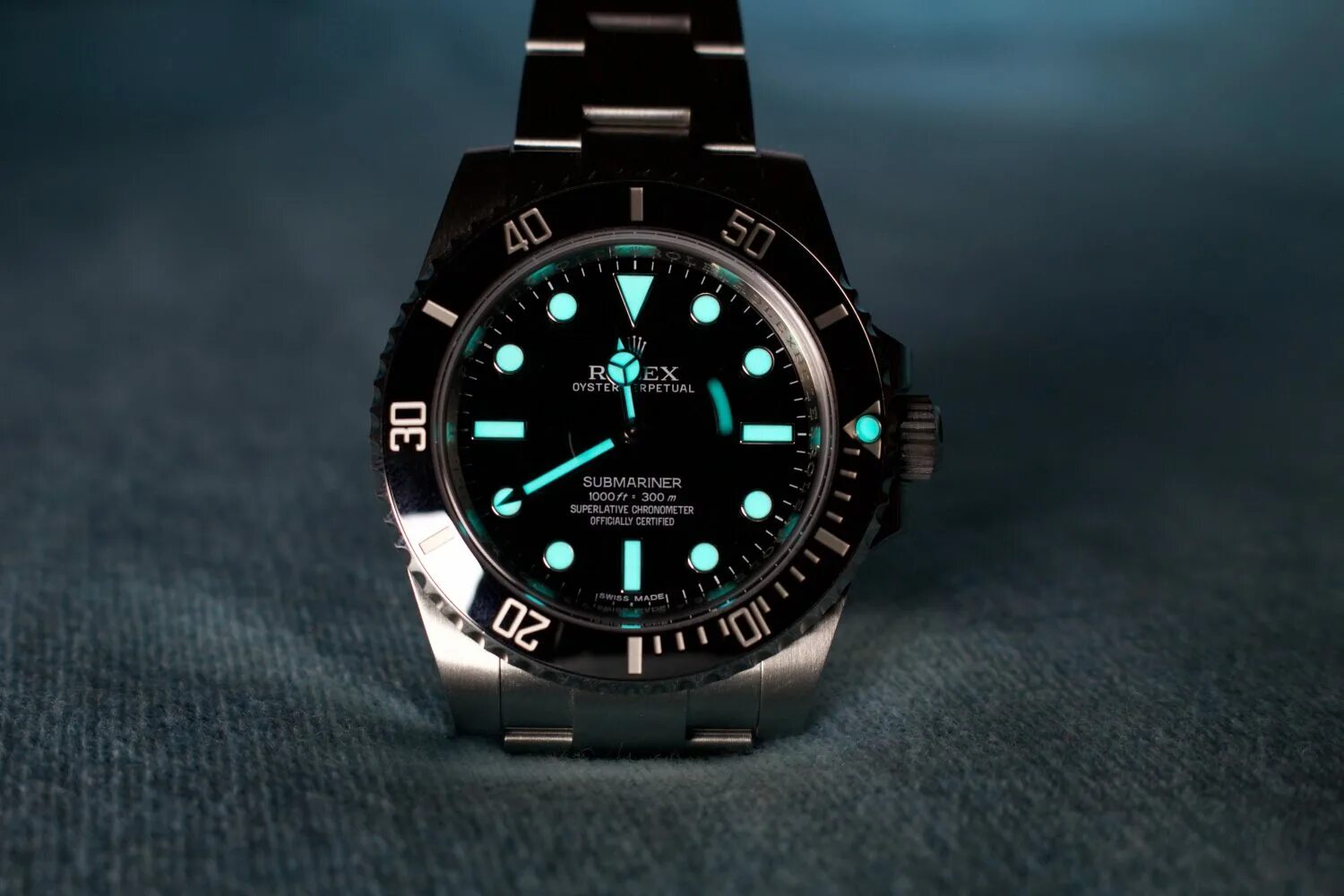 Rolex Submariner Glow. Rolex f432118. Rolex 6694. Rolex Submariner at Night.