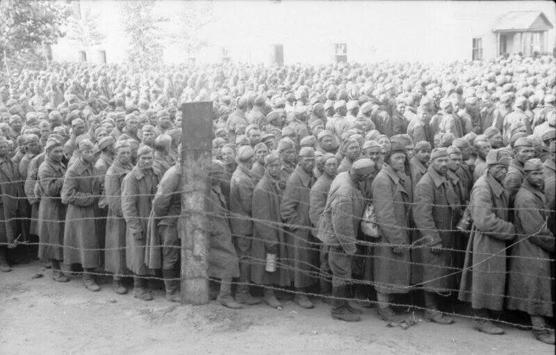 Лагеря военнопленных в Германии в ВОВ. Лагерь военнопленных 1945. Немецкие лагеря для военнопленных 1941 1945. Сколько было лагерей для советских военнопленных