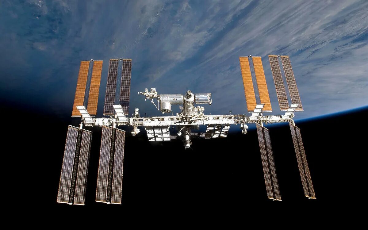 М. Международная космическая станция iss. Мкс на городской. Международная космическая станция мкс. Орбитальная станция мкс.
