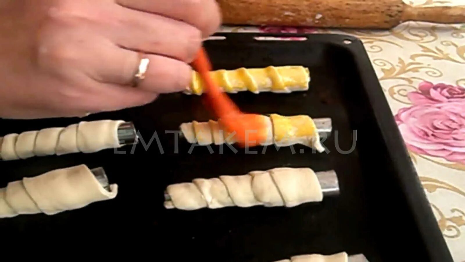 конус для трубочек из слоеного теста. как сделать конус из слоеного теста. конус для выпекания слоеных трубочек. трубочки из слоёного теста. конусы для выпечки рожков,нерж.