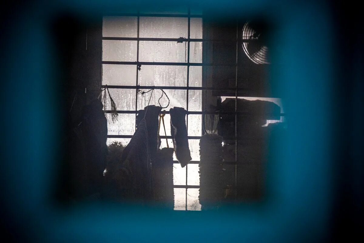 после уроков замирая от страха я ждал. после уроков замирая от страха я ждал. парень плачет в углу. после уроков замирая от страха я ждал. после уроков замирая от страха я ждал.