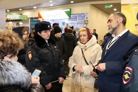 Сотрудник торгового центра
