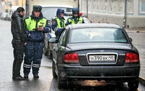 Дпс обыскивает пассажиров