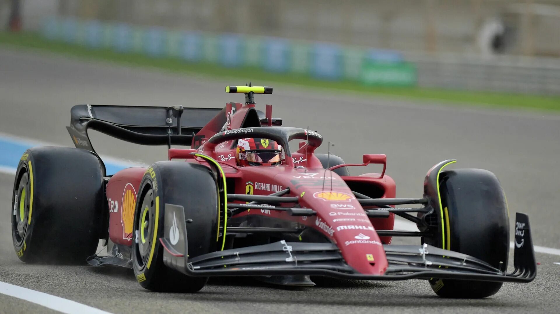 Феррари f1 2022. Ferrari f1 75 f1. Феррари 2022 f1 пилоты. Mercedes f1 2022.