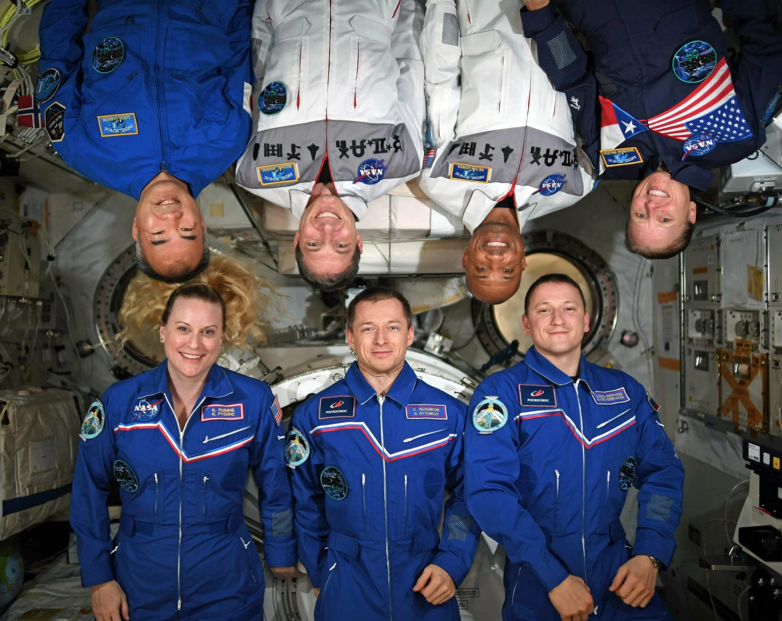 Первые американские космические полеты. МКС 2020. Международная Космическая станция МКС экипаж. NASA И Роскосмос МКС.