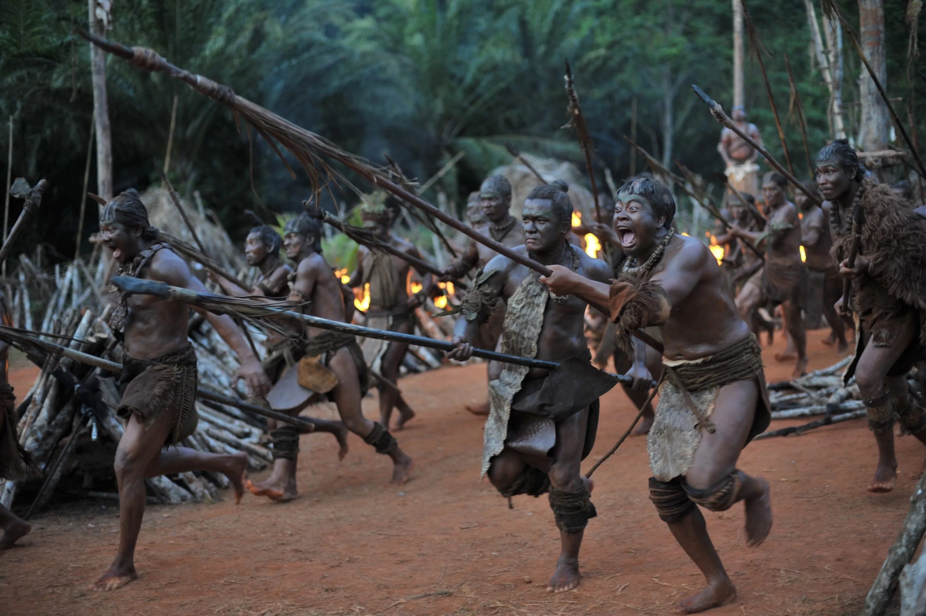 папуа новая гвинея народ. затерянный город z (2016). лоуренс макор. папуа новая гвинея папуасы. племя короваи из новой гвинеи.