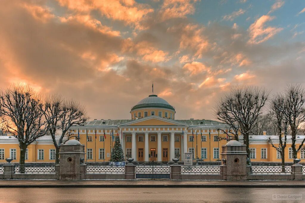 Таврический дворец в Санкт-Петербурге. Таврический дворец в Санкт-Петербурге Старов. Таврический дворец Старов. Таврический дворец классицизм.