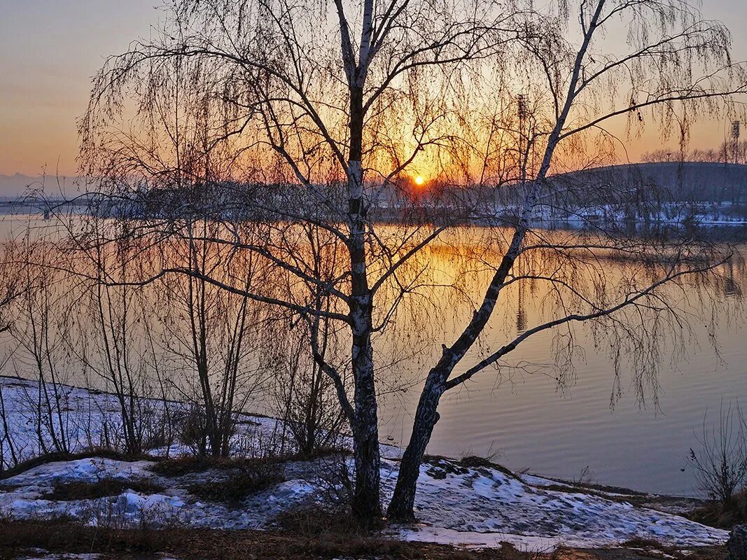 В марте день с ночью. Весенний вечер. Весенний закат.