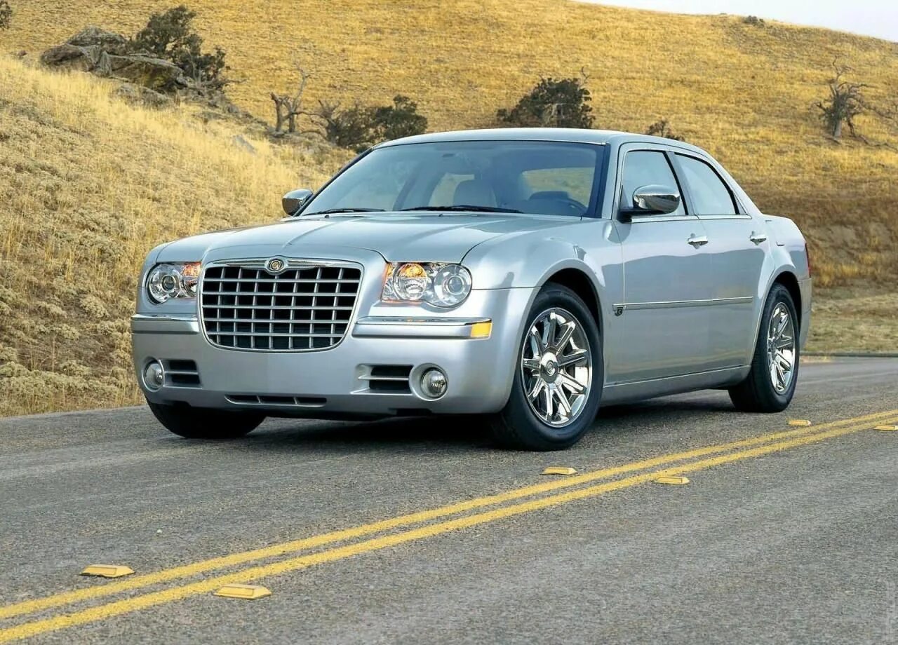 Американский производитель машин. Chrysler 300c. Крайслер 300с седан. Chrysler 300. Chrysler 300c 2005.