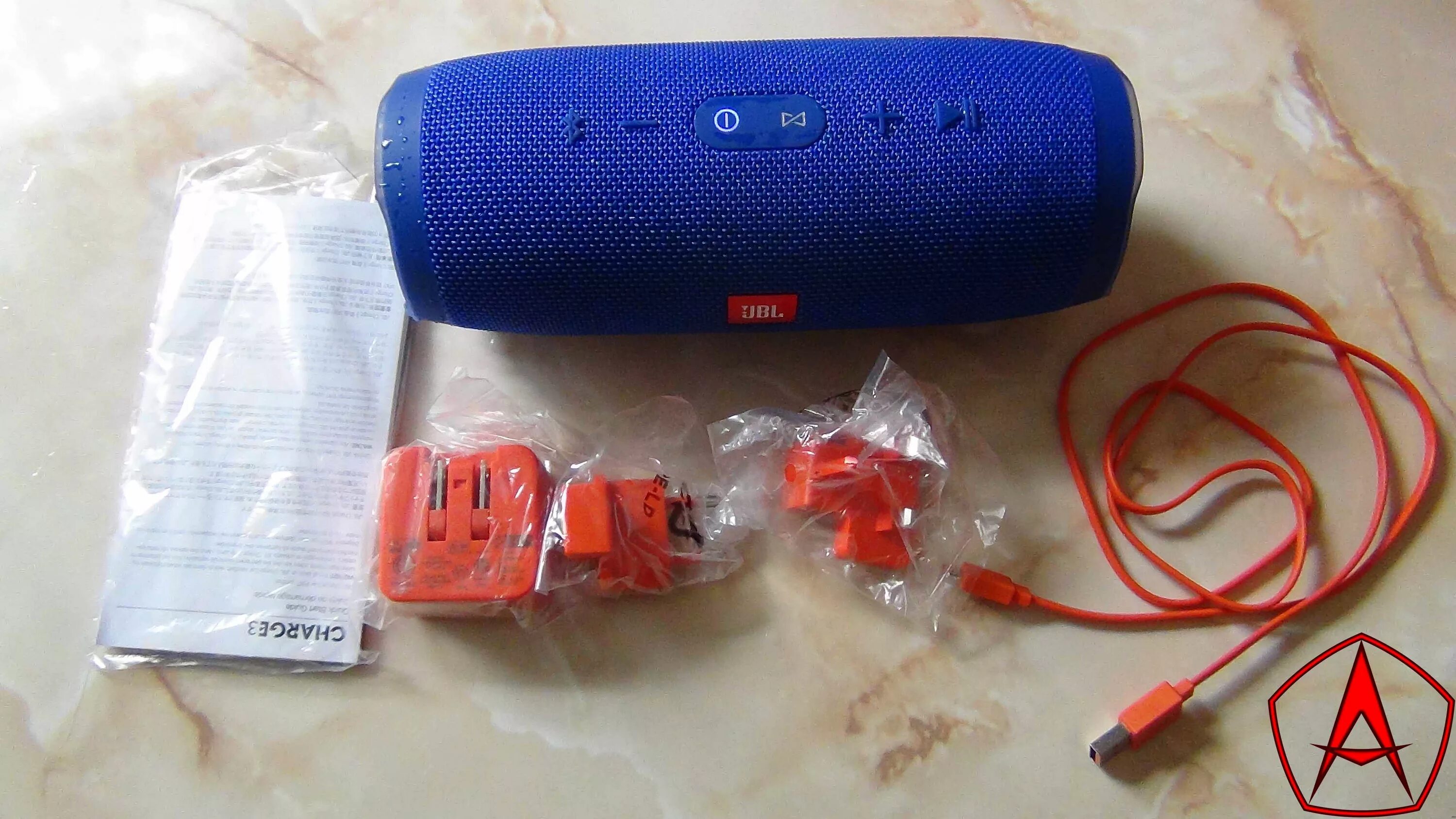 Как можно зарядить колонку. Колонка JBL charge 3+. JBL charge 3 разъем. Колонка JBL 12 вольт. JBL charge 3 зарядка.