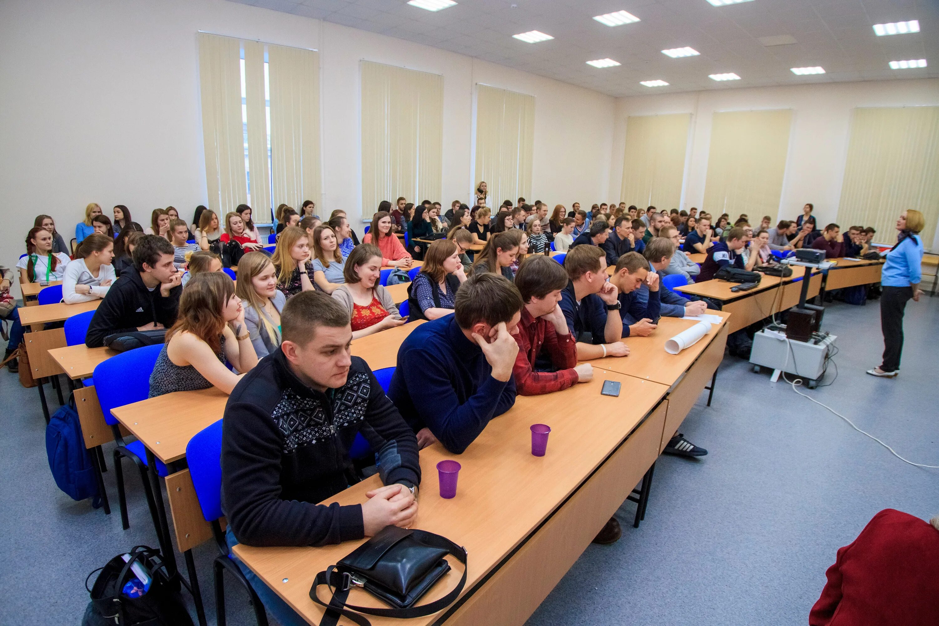 Петрозаводск государственный университет. Петрозаводский университет ПЕТРГУ. Петрозаводск университет ПЕТРГУ внутри. Институт лесных горных и строительных наук ПЕТРГУ.