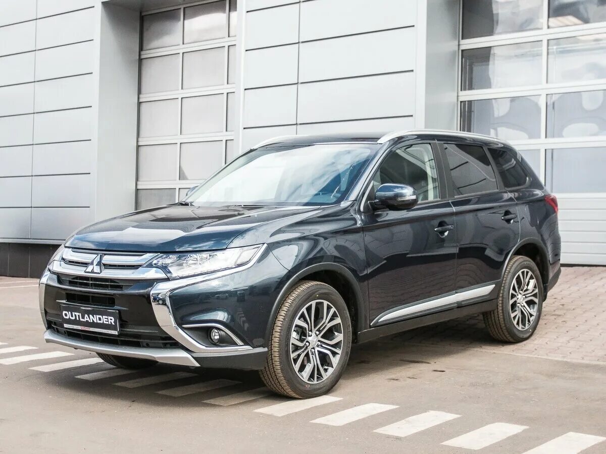 Аутлендер 3 л. Mitsubishi Outlander 2018. Мицубиси Аутлендер 2018 новый. Митсубиси Аутлендер 2018 черный. Митсубиси Аутлендер 3 2018.