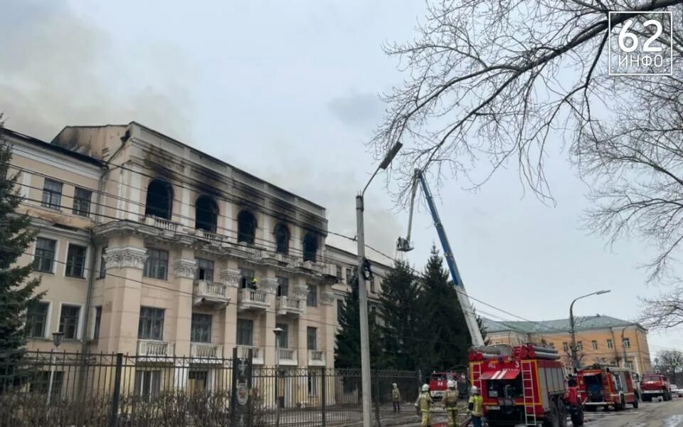 Училище связи рязань. Училище связи Рязань пожар. Здание училища связи в Рязани. Здание бывшего училища связи в Рязани. Сгоревшее здание училища связи в Рязани.