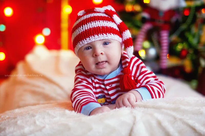 новогодняя фотосессия с малышом 4 месяца. новорожденный новый год. новогодняя фотосессия малыша до года. новый год с месячным ребенком. фотосессия с малышом.