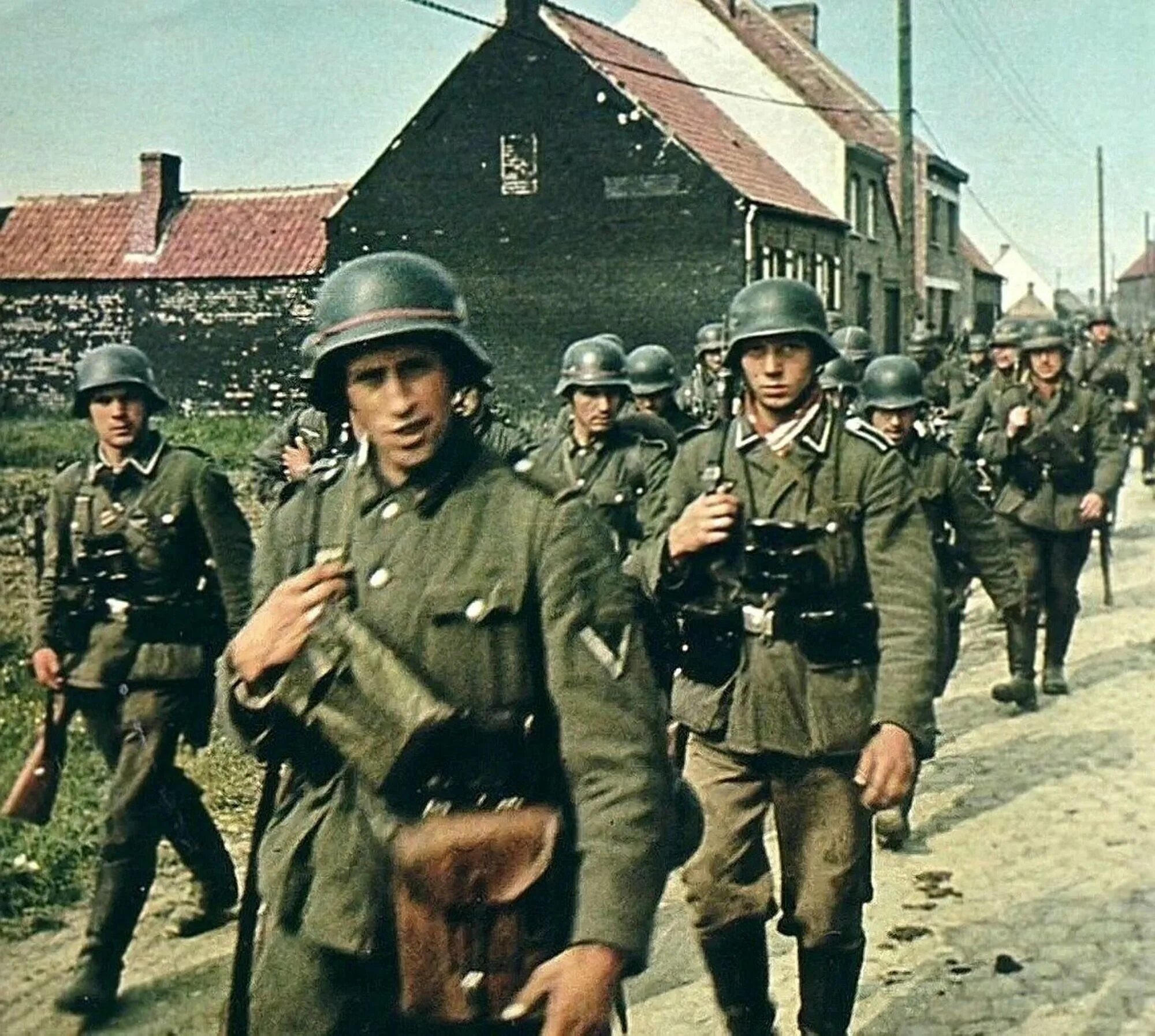 Солдат СС Вермахт в цвете. Немецкая армия Вермахт. Солдаты вермахта второй мировой войны. Ганс Киншерманн.