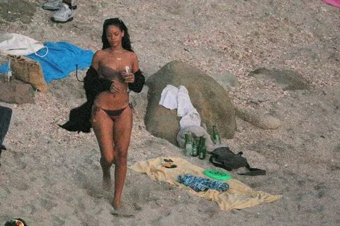 Rihanna-in-Bikini--14.jpg.