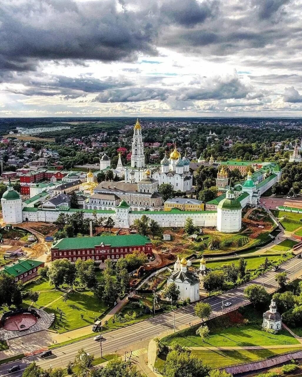 Лавра Сергиев Посад. Свято-Троицкая Лавра в Сергиевом Посаде. Сергиев Посад Кремль. Сергиев Посад монастырь.