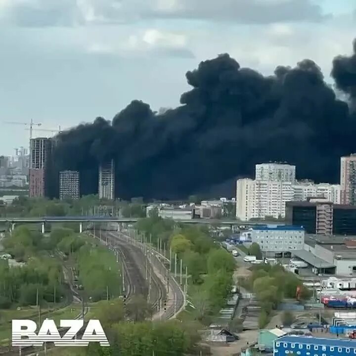 Что сейчас горит в москве на западе. Пожар в москве очаково-матвеевское. очаково-матвеевское пик. новое очаково пик пожар. черный дым.