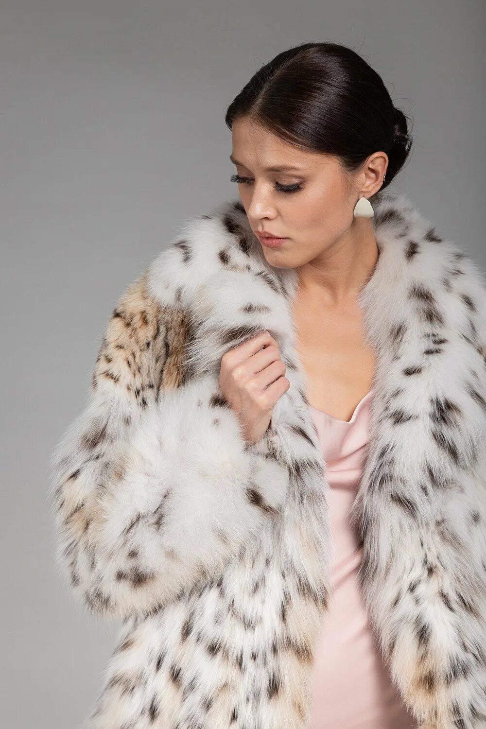 Снежная королева экошубы. Lynx fur coat. шубы из рыси снежная королева. шуба sollo из рыси. шубы рысь снежная королева.