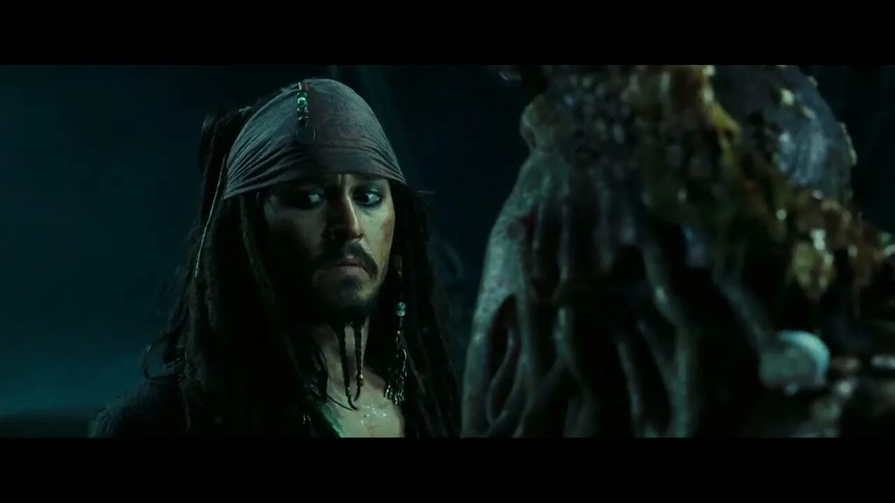 Зубарев смотрит пираты 1. Джек Воробей сундук мертвеца. Davy Jones x Captain Jack Sparrow. Капитан Джек Воробей с сундуком. На случай важных переговоров Джек Воробей.