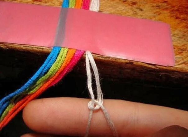 Фенечки. Как закрепить фенечку. Как закрепить фенечку. Плетение фенечек. Как закрепить фенечку.