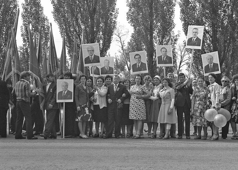 Советский союз краснодарский край. 1 Мая демонстрация Советский Союз. Майская демонстрация в СССР. Первомайская демонстрация в Советском Союзе. Демонстрации первого мая в Советском Союзе.