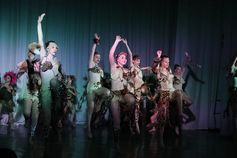 образцовый театр танца байкалия. образцовый театр танца магия керчь. образцовый театр танца. образцовый театр танца магия керчь. отчётный концерт творческих коллективов.