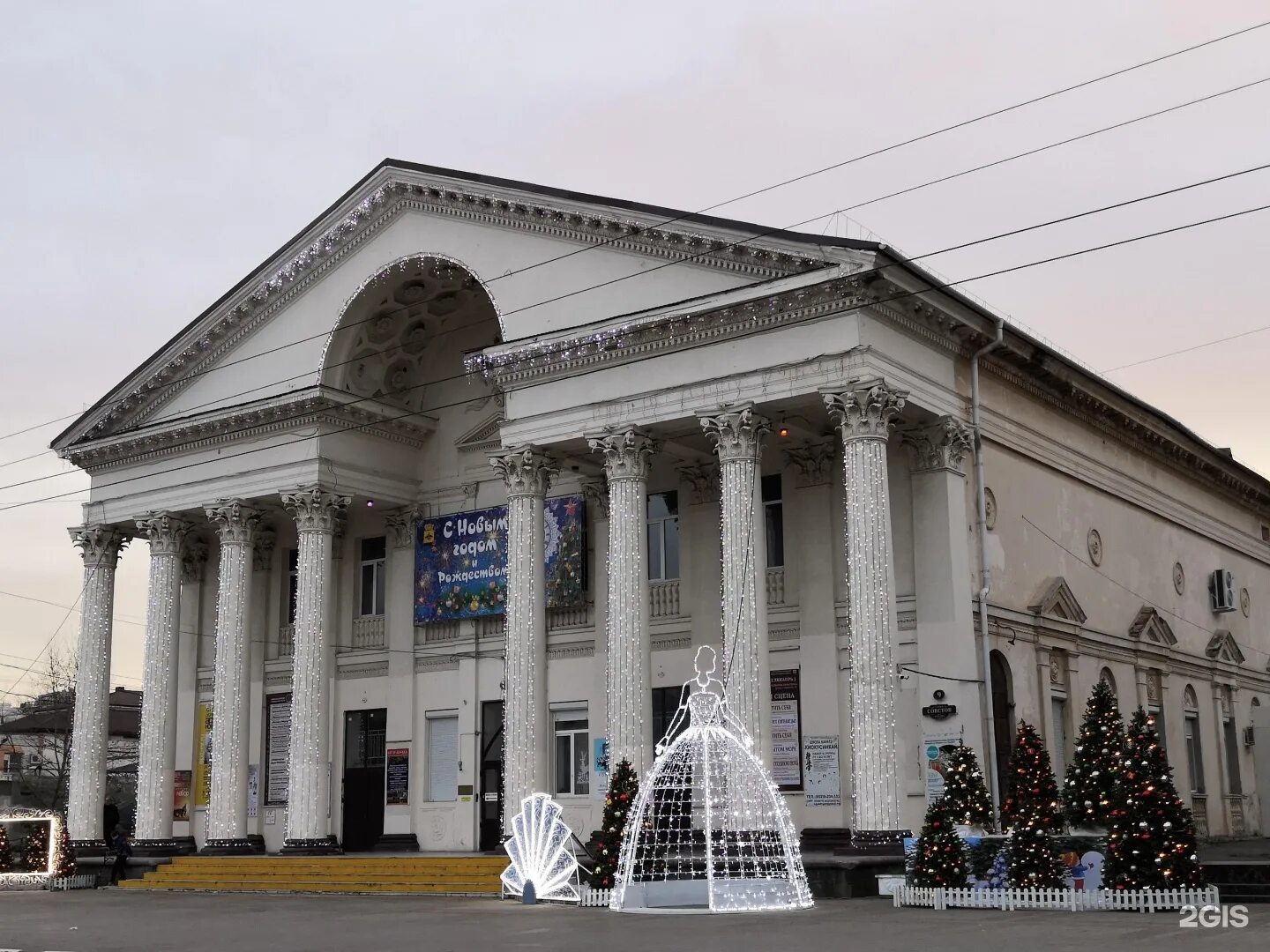 Городской дворец культуры новоросс. Городской дворец культуры новоросс. Дк новороссийск. Тоннельная новороссийск дом культуры. Дворец культуры новороссийск.