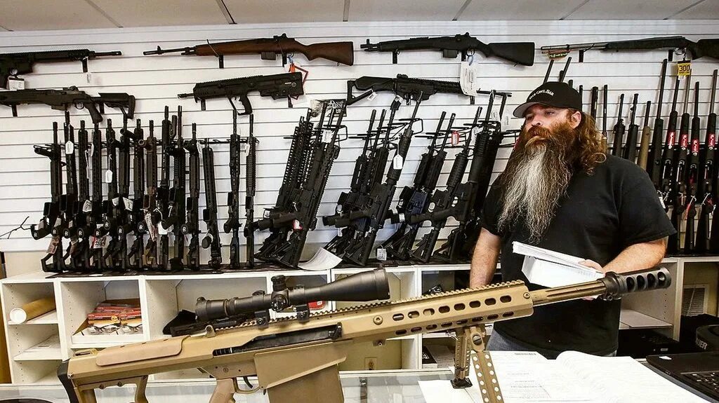 Использование оружия в сша. Оружейный магазин зелимхан в гудермесе. оружейный магазин в сша. американский магазин оружия. гражданское оружие.