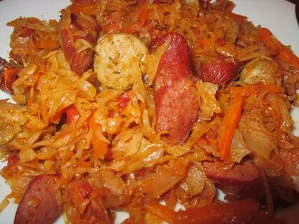 Капуста тушеная с рисом и сосисками