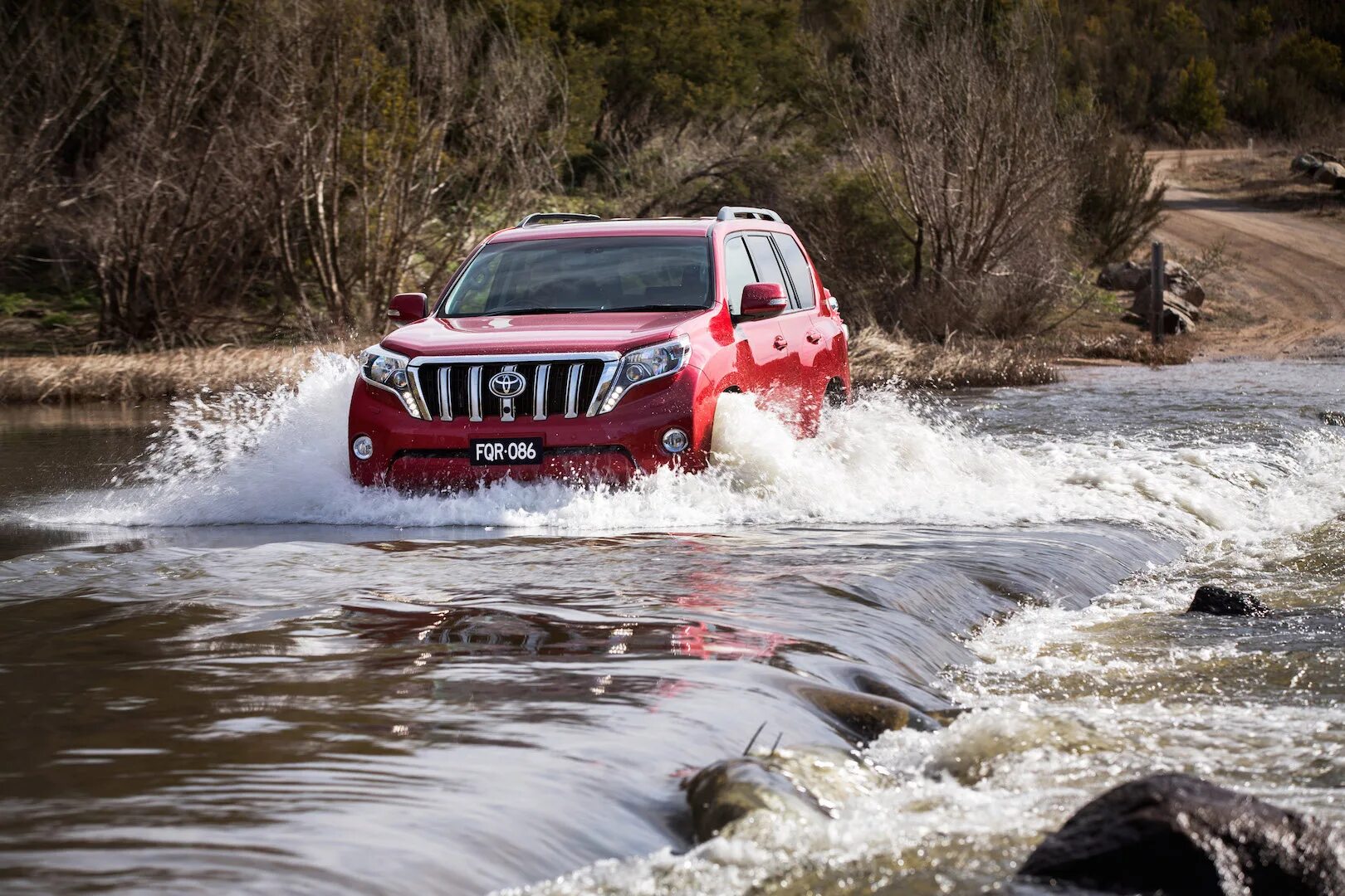 Toyota land cruiser prado красный. Конкуренты прадо 2019. Путешественники которые ездят на красном прадо. 1. Toyota land cruiser prado 150.