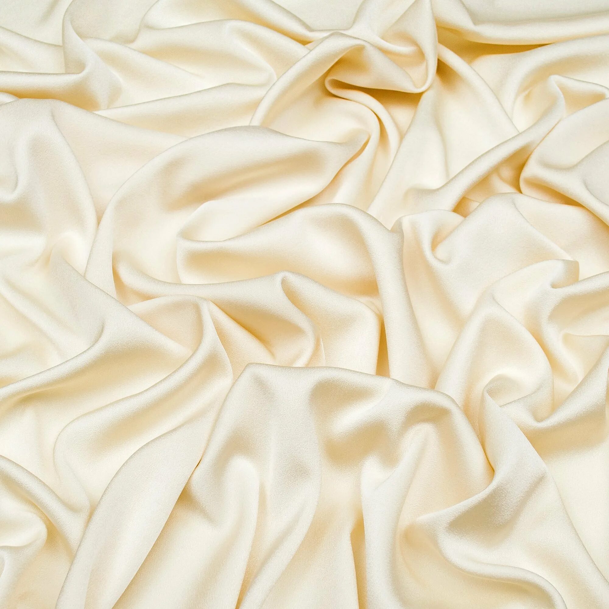 Фон молочного цвета. Фон молочного цвета. Бежевая ткань. Белый шелк. Молочный шелк.