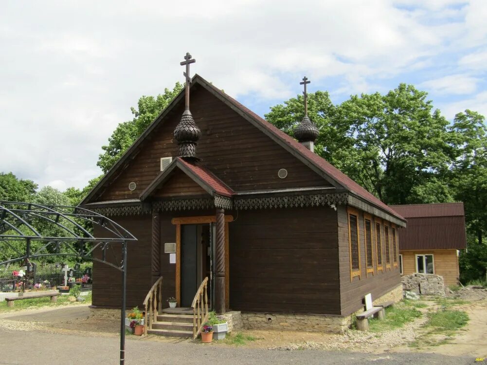 Церковь в Ропше Ленинградской области.