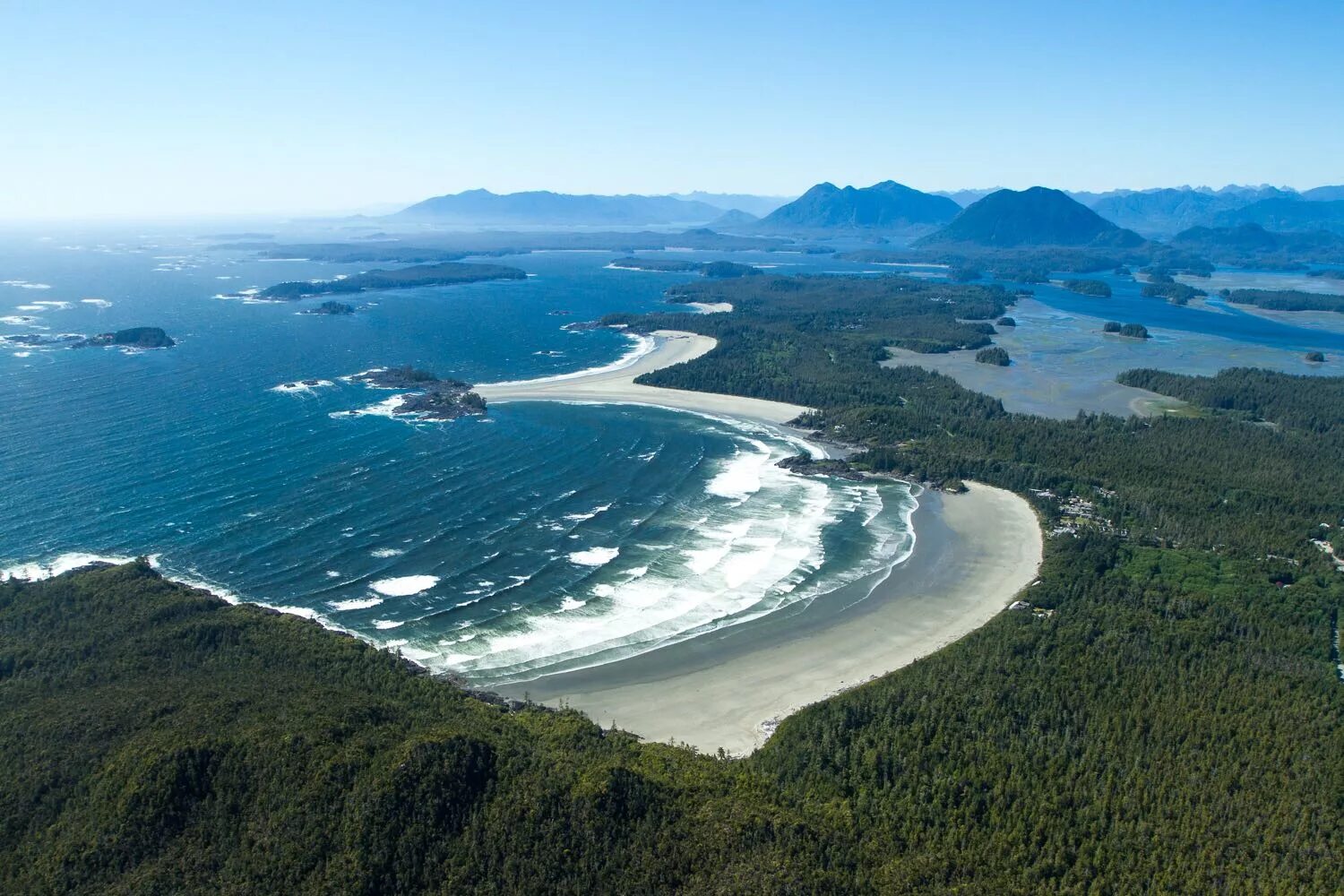 Самая береговая линия у. Tofino Island Canada. Tofino BC. Британская Колумбия остров Ванкувер. Колумбия тихий океан.