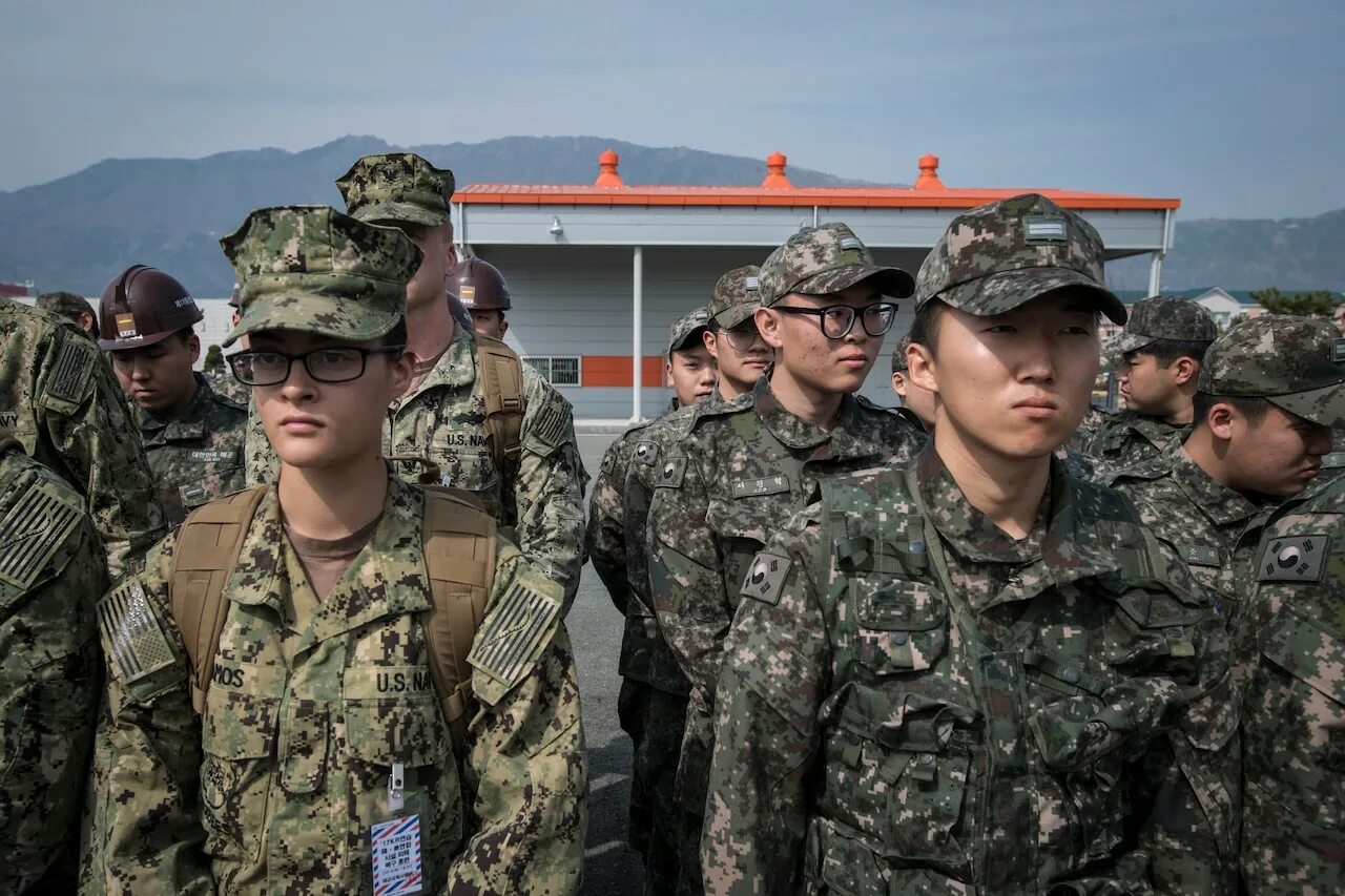 Срок службы в корее. Армия Южной Кореи. Корейская Военная форма. Военная форма Южной Кореи. Форма армии южнойькореи.