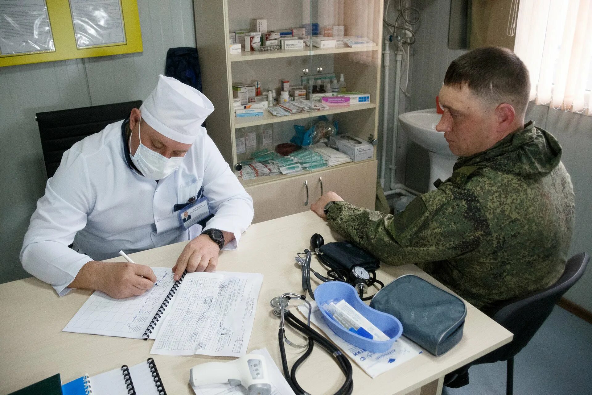 Госпитали мобилизованных. Военный диагностирует. Улан Удэ армия 2023. Опрос военнослужащих.