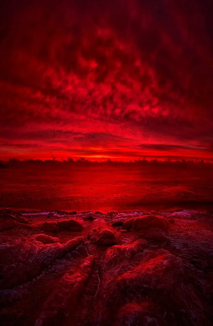 Красное ото. Багряный закат. Кроваво красный цвет. Кровавый закат. Красивый красный.