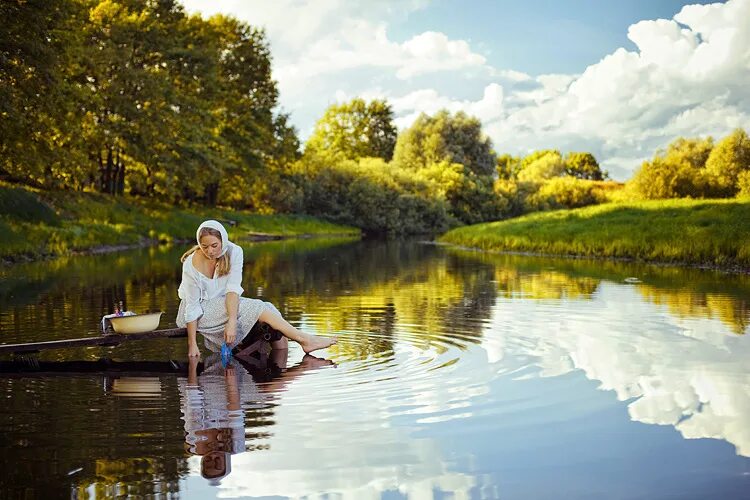 Лето в деревне. Фотосессия в деревне летом. Лето речка. Фотосессия у реки летом. В деревне летом 18