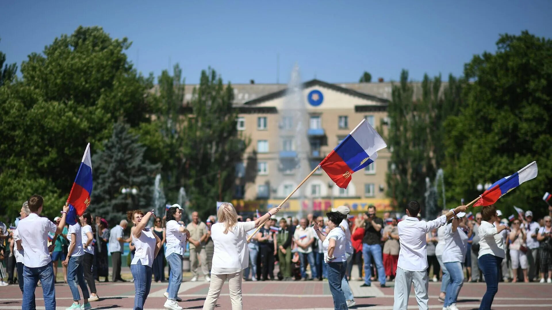 День России в Херсоне. День флага России в Херсоне. Мелитополь город. Жители Мелитополя. 12 июня 2014