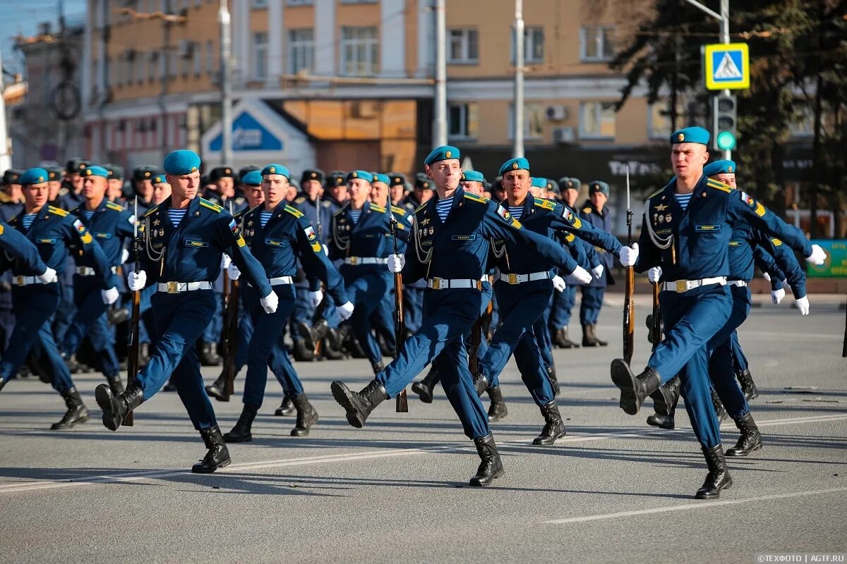 Рязанское высшее воздушно десантное училище. Рязанский Гвардейский высший воздушно-десантное командное училище. Рязанское высшее воздушно-десантное командное училище КМБ. Рязанское высшее воздушно-десантное 2008. Герои Рязанского десантного училища.