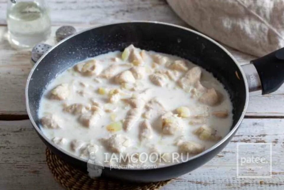 Подлив из куриного филе со сметаной. Куриное молоко. подливка из куриной грудки. ценность куриной грудки. молочная подлива для котлет рецепт.