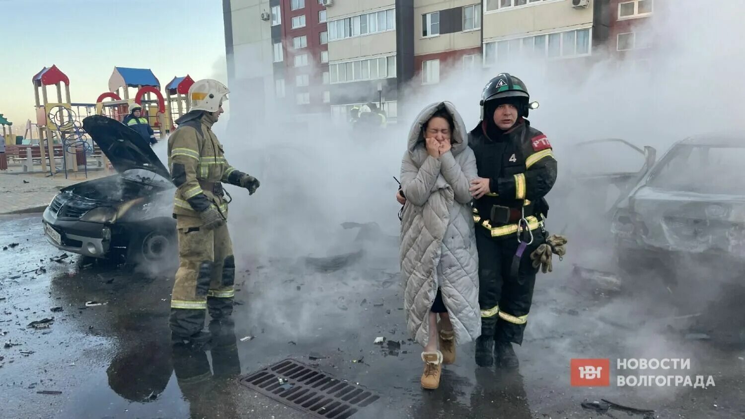 Что случилось с блогами. Женщина пожарный. Огонь взрыв. Пожар на Комарова. Взрыв газового баллона в авто.