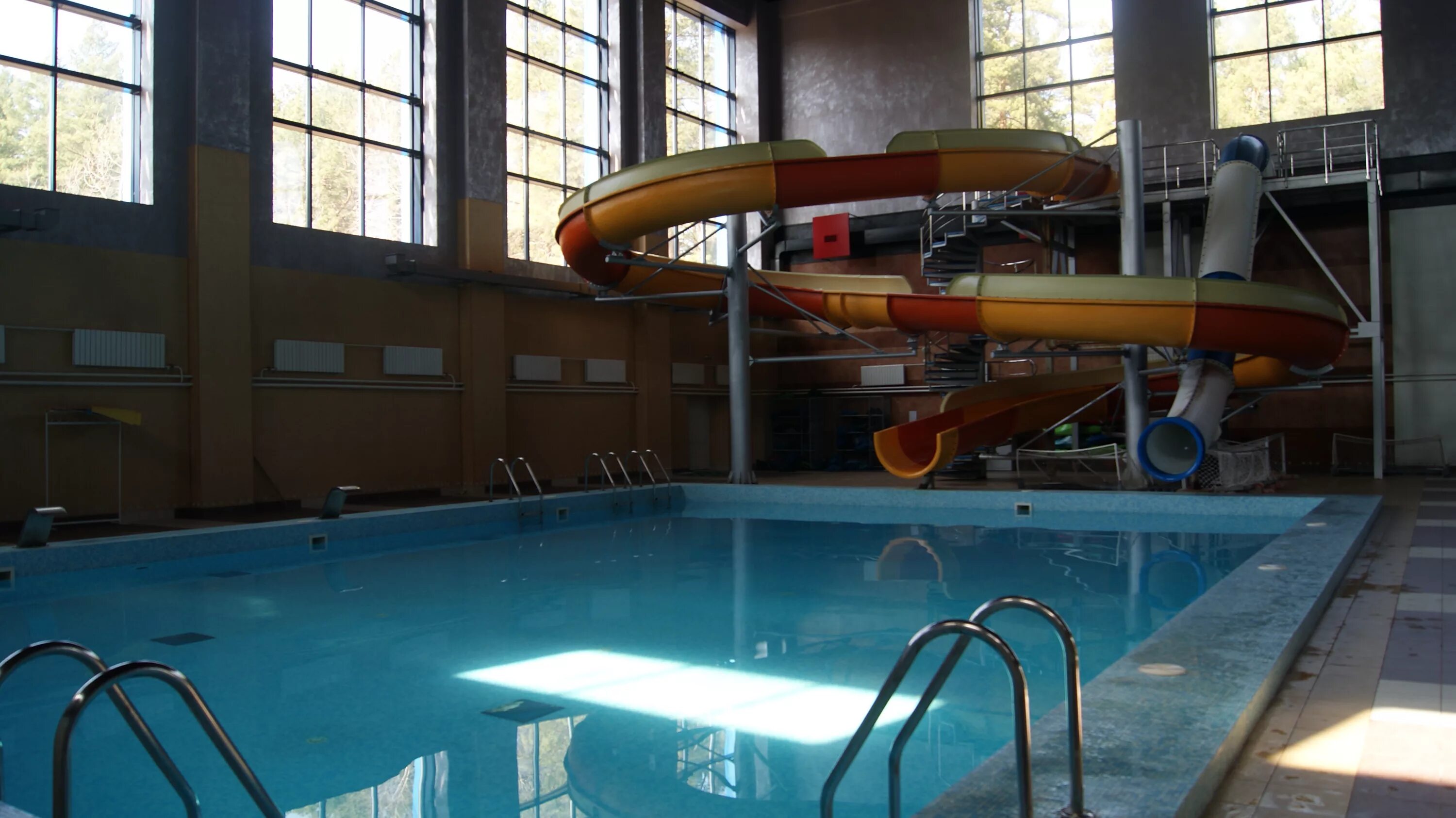 Открытый бассейн тверь. Лазурный бассейн кемерово. Бассейн радуга абонемент. Бассейн радуга тверь. Федерация синхронного плавания красноярск.