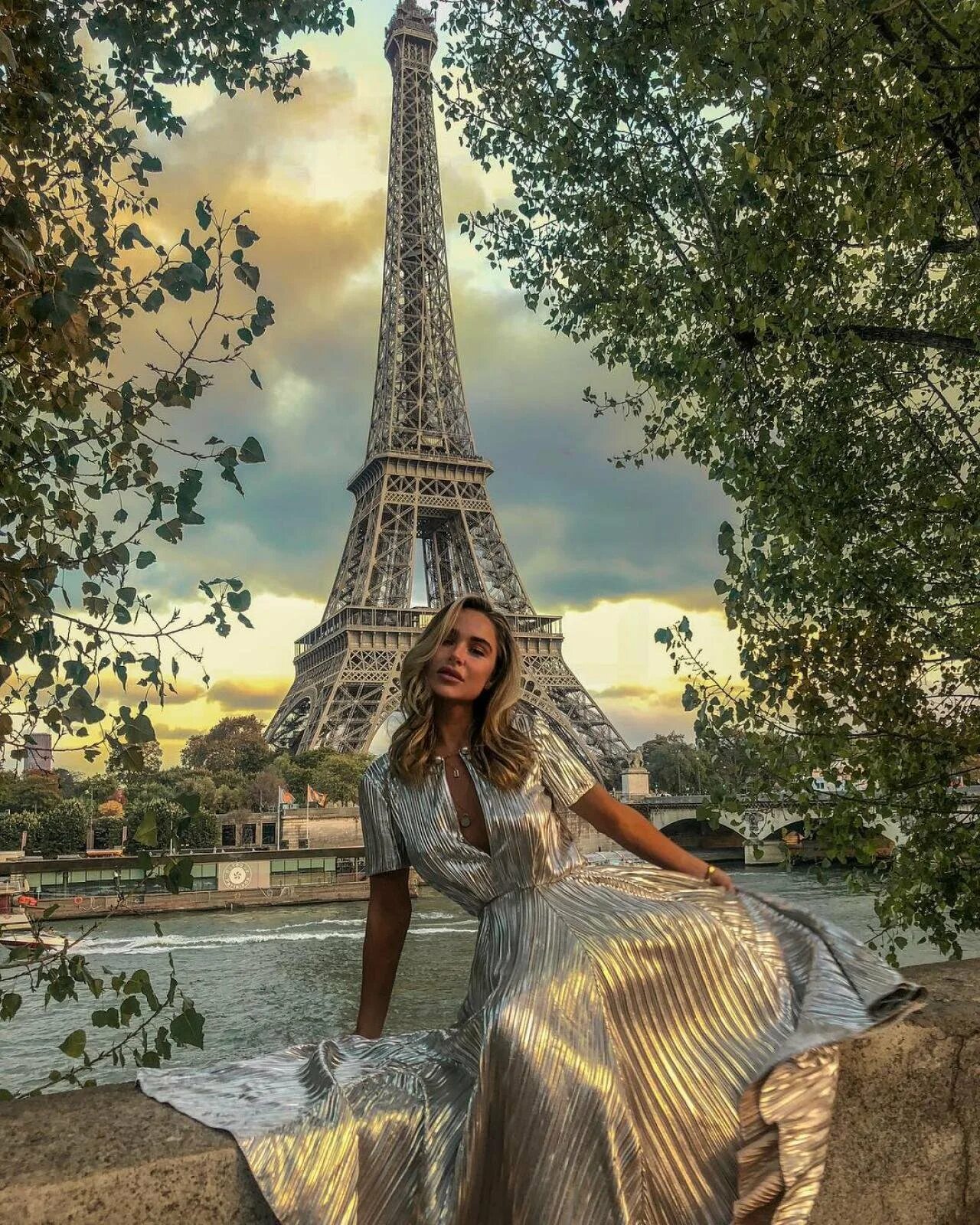 Фотосессия в париже. «Девушка в Париже». Фотосессия в парижском стиле. Девушка у Эйфелевой башни. Девушка на фоне Парижа.