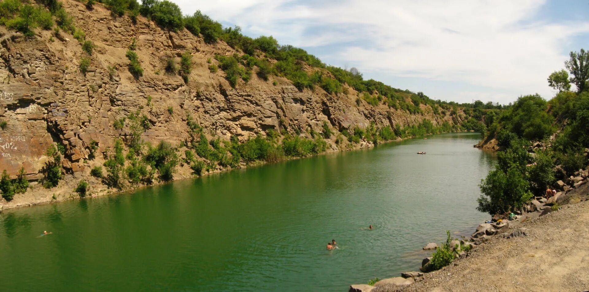 Красный сулин вода. Красный Сулин озеро каньон. Красносулинский каньон в Ростовской области. Каньон красный Сулин Ростовская область. Каньон в Красном Сулине Ростовской.