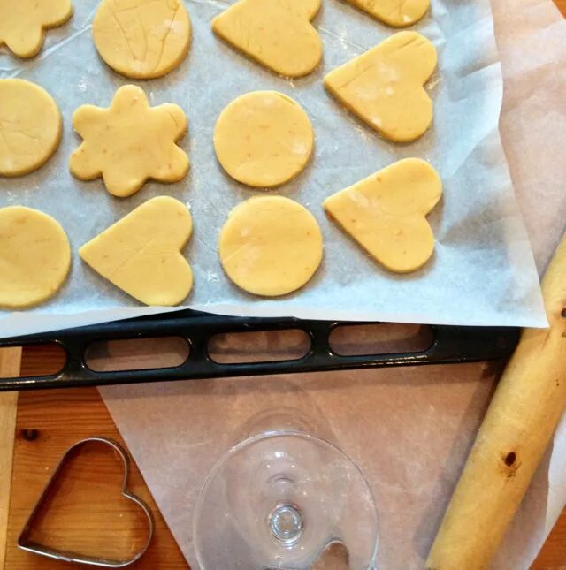 тесто для печенек из формочек. формочки для коржиков. тесто для печенек из формочек. тесто для печенек из формочек. красивая форма печенья.